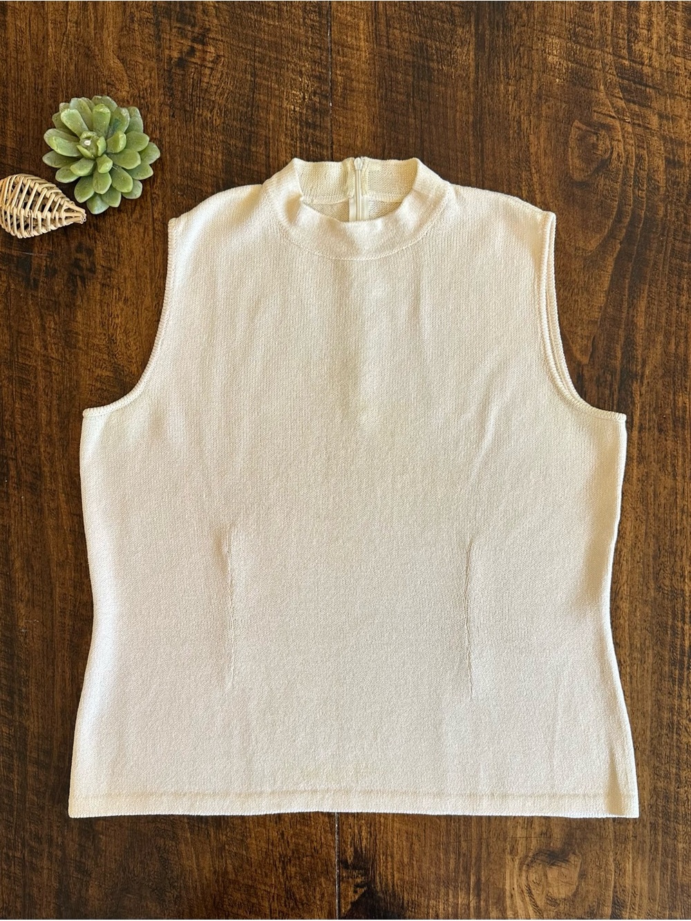 St. John | Vintage Knit Mockneck Sleeveless Top Shell Cream Sweater Vest, Size L